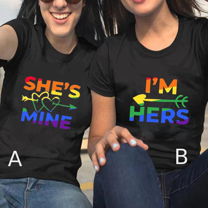 Camiseta LGBT a juego para parejas lesbianas "Ella es mía, yo soy suya"