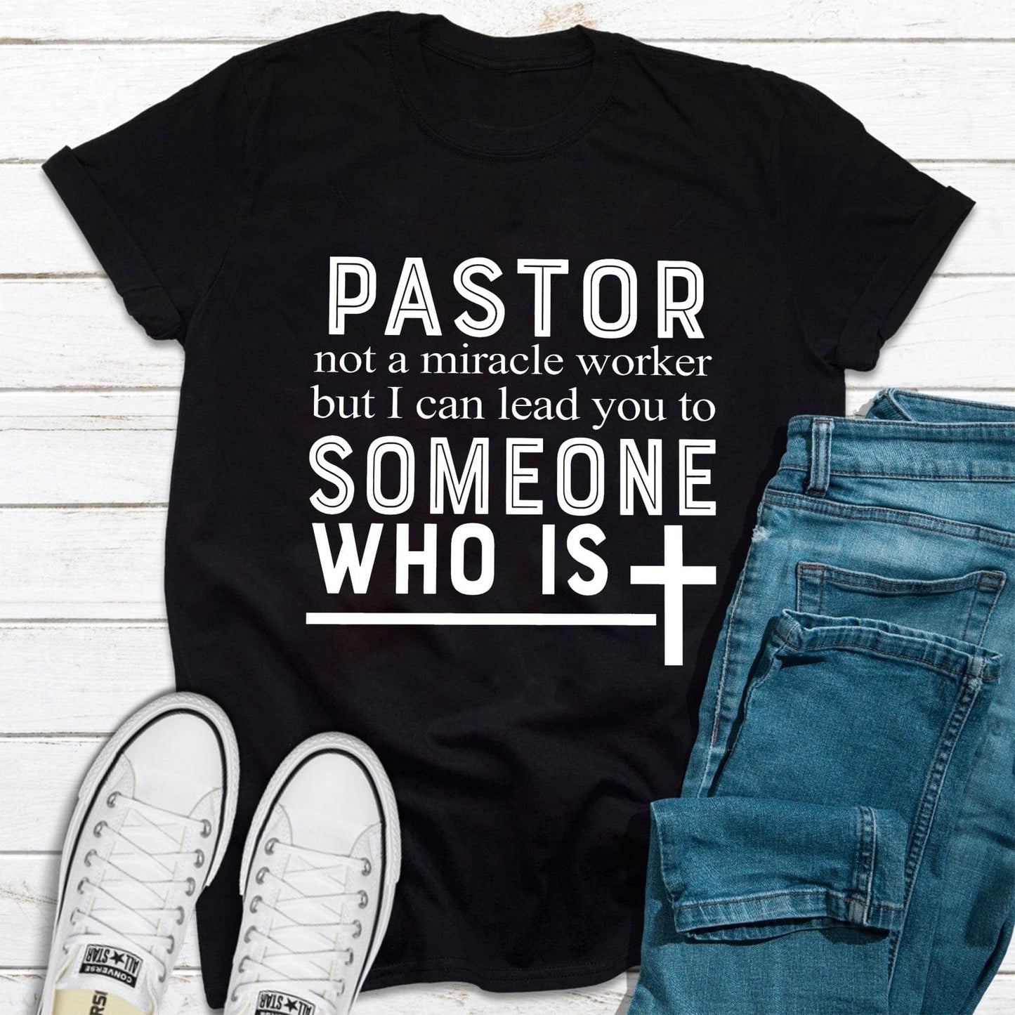 Pastor no es un hacedor de milagros, pero puedo guiarte hacia alguien. Camiseta de Jesús
