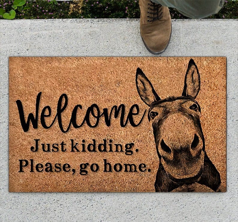 Bienvenido, es broma, vete a casa. Felpudo divertido con forma de burro