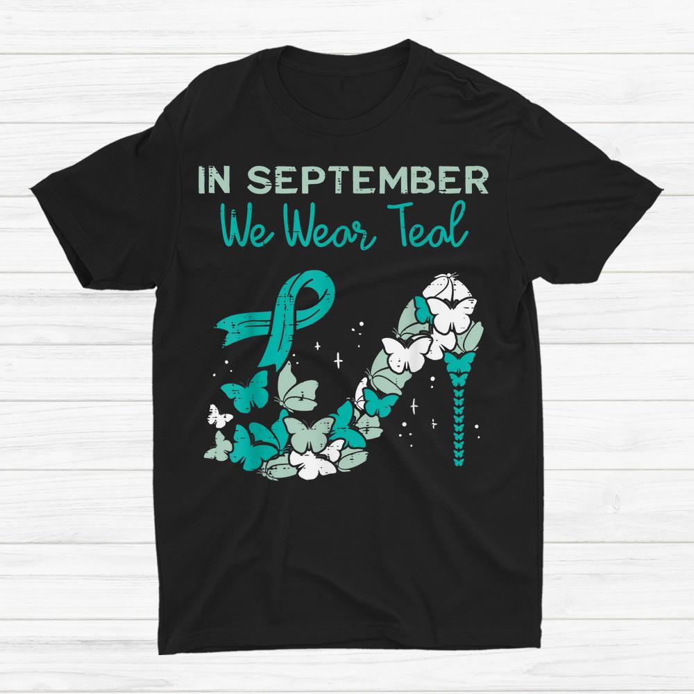 En septiembre usamos verde azulado, camiseta de concienciación sobre el cáncer de ovario con lazo de mariposa y tacón alto verde azulado