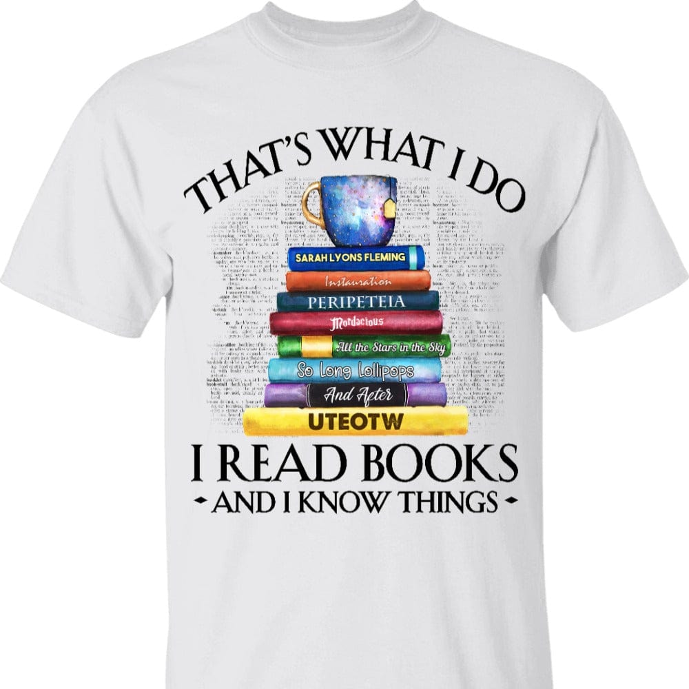 Eso es lo que hago. Leo libros y sé cosas. Camiseta con taza de té y pila de libros