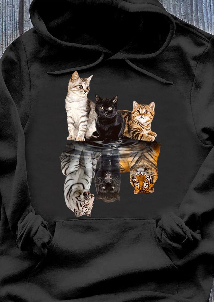 Camisetas con sombras de gatos bajo el agua