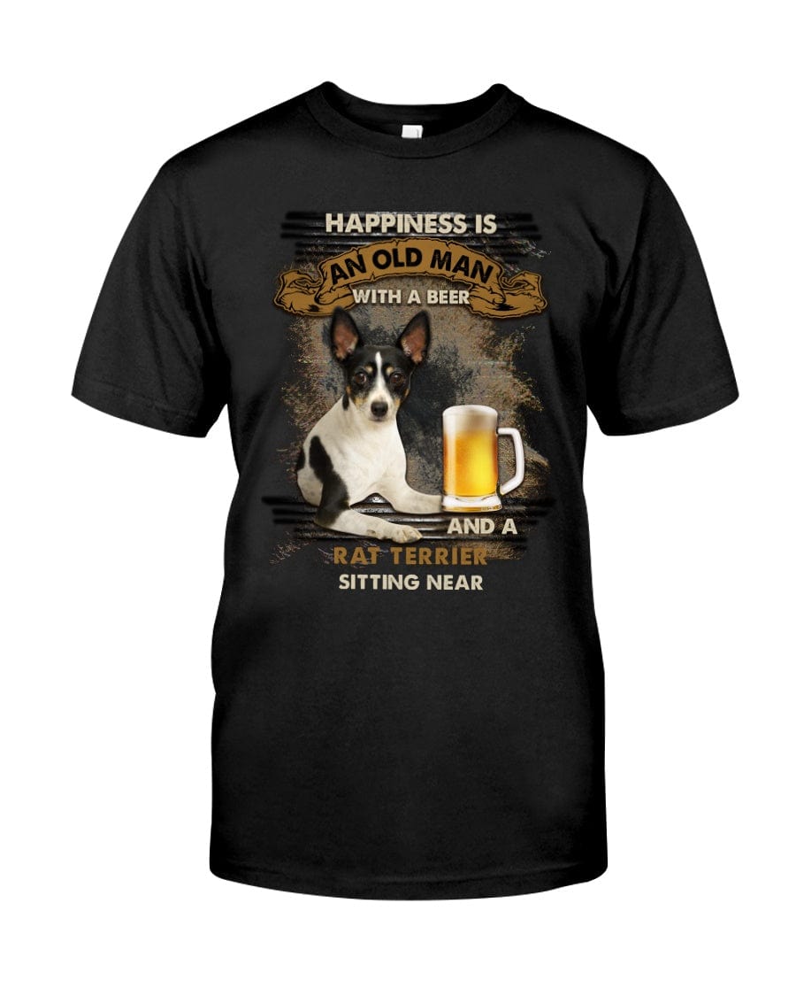 La felicidad es un anciano con una cerveza y un rat terrier sentado cerca de la camisa