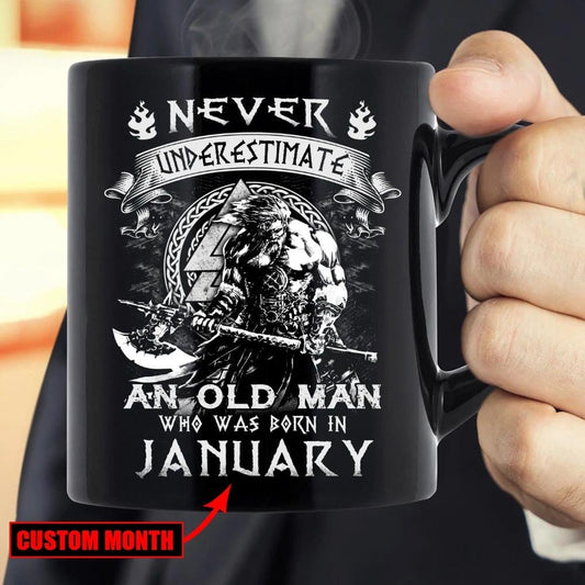 Nunca subestimes a un anciano que nació en enero Taza de cumpleaños personalizada