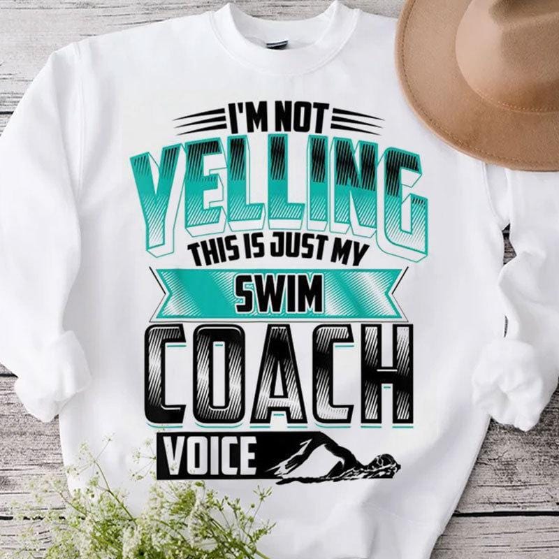 No estoy gritando, esta es mi voz de entrenador de natación Camisetas de profesores de natación