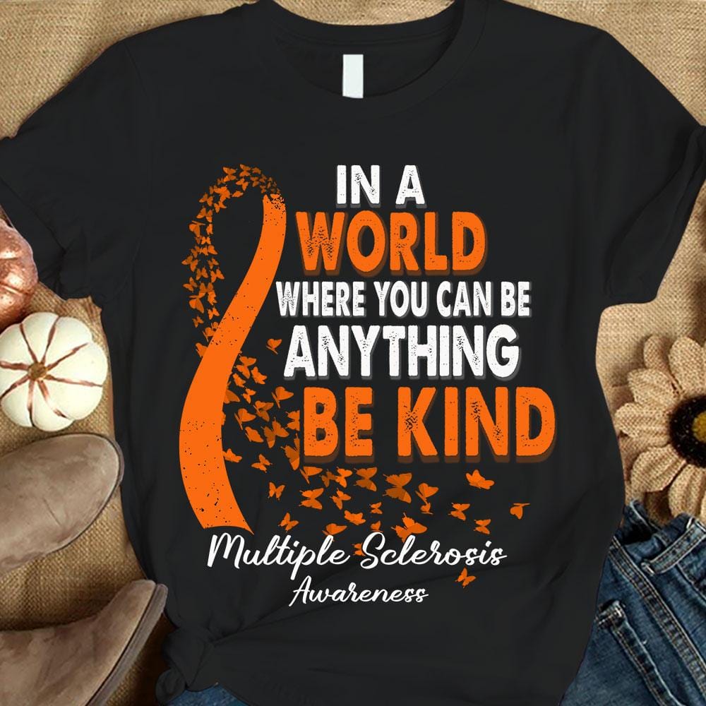 En un mundo donde puedes ser lo que quieras, sé amable, camiseta con lazo naranja para concienciar sobre la esclerosis múltiple