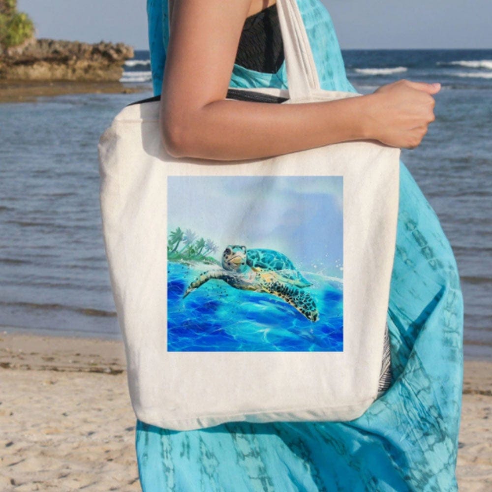 Bolsa de mano con tortugas marinas nadando en el océano