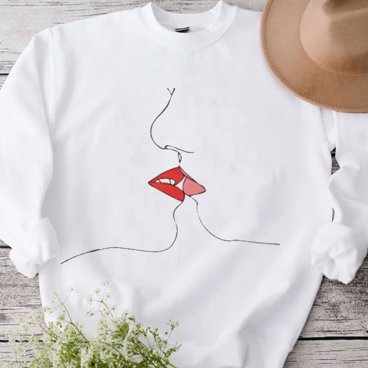 Camisetas LGBT con arte lineal de besos lésbicos