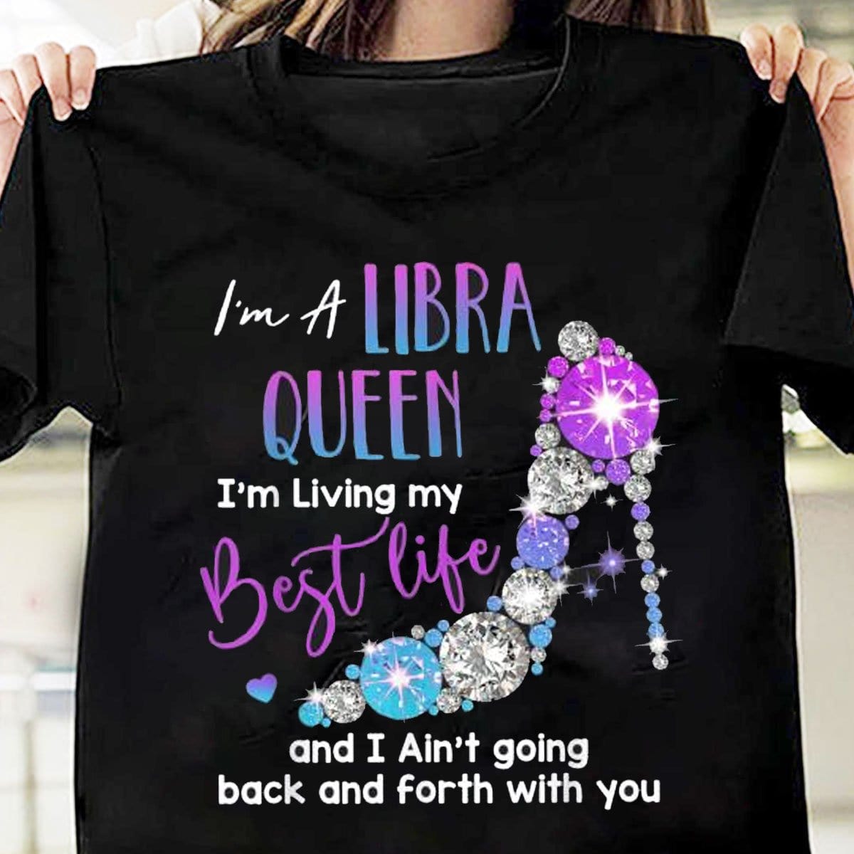 Soy una reina de Libra, estoy viviendo mi mejor vida, camisetas con tacones altos
