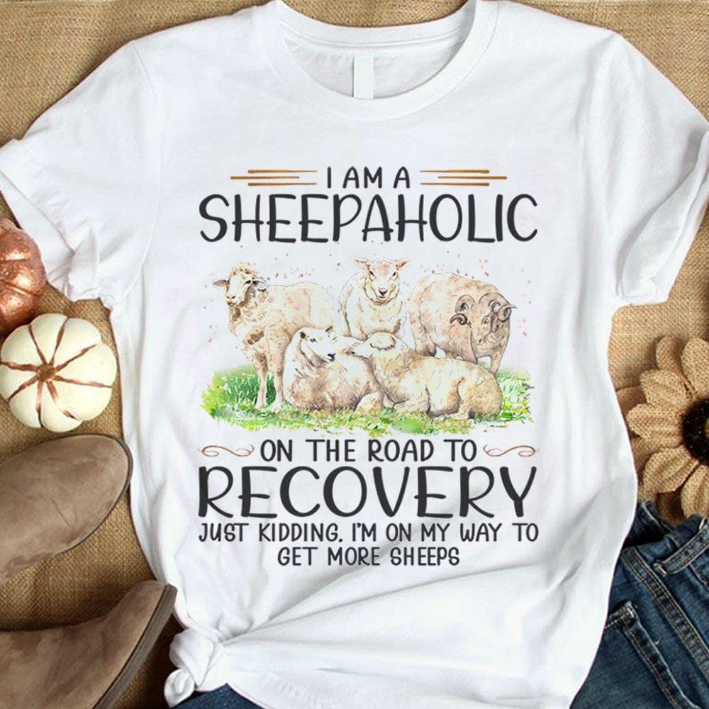 Soy un adicto a las ovejas en el camino hacia la recuperación Camisetas