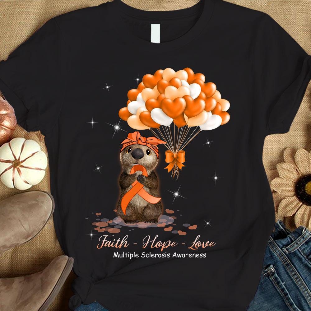 Camiseta con mensaje de fe, esperanza y amor para concienciar sobre la esclerosis múltiple y globo naranja con forma de ratón