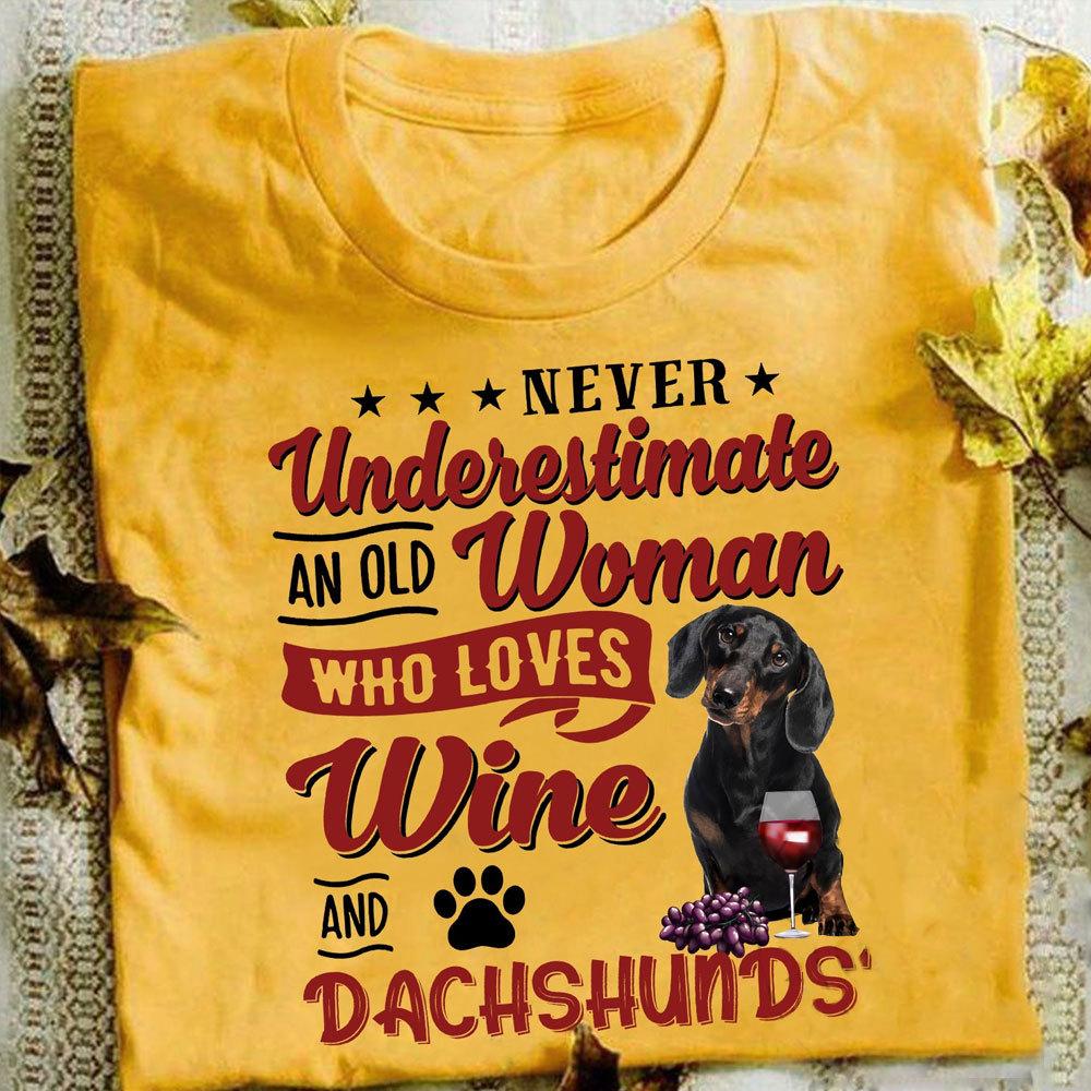Nunca subestimes a una anciana amante del vino y las camisetas de Dachshund