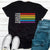 Camiseta LGBT con sable de luz arcoíris