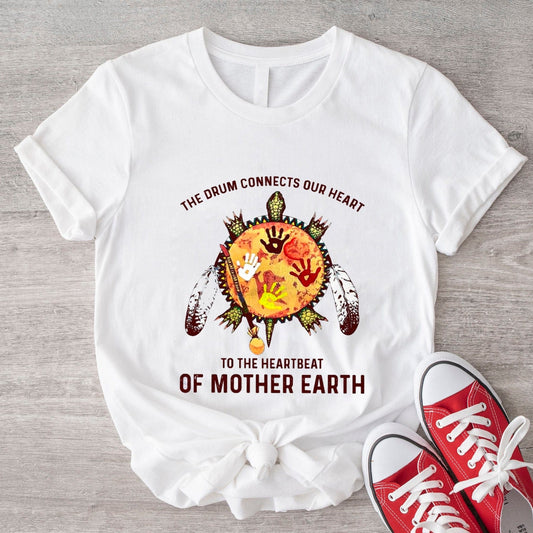 Camiseta de los nativos americanos El tambor conecta nuestro corazón