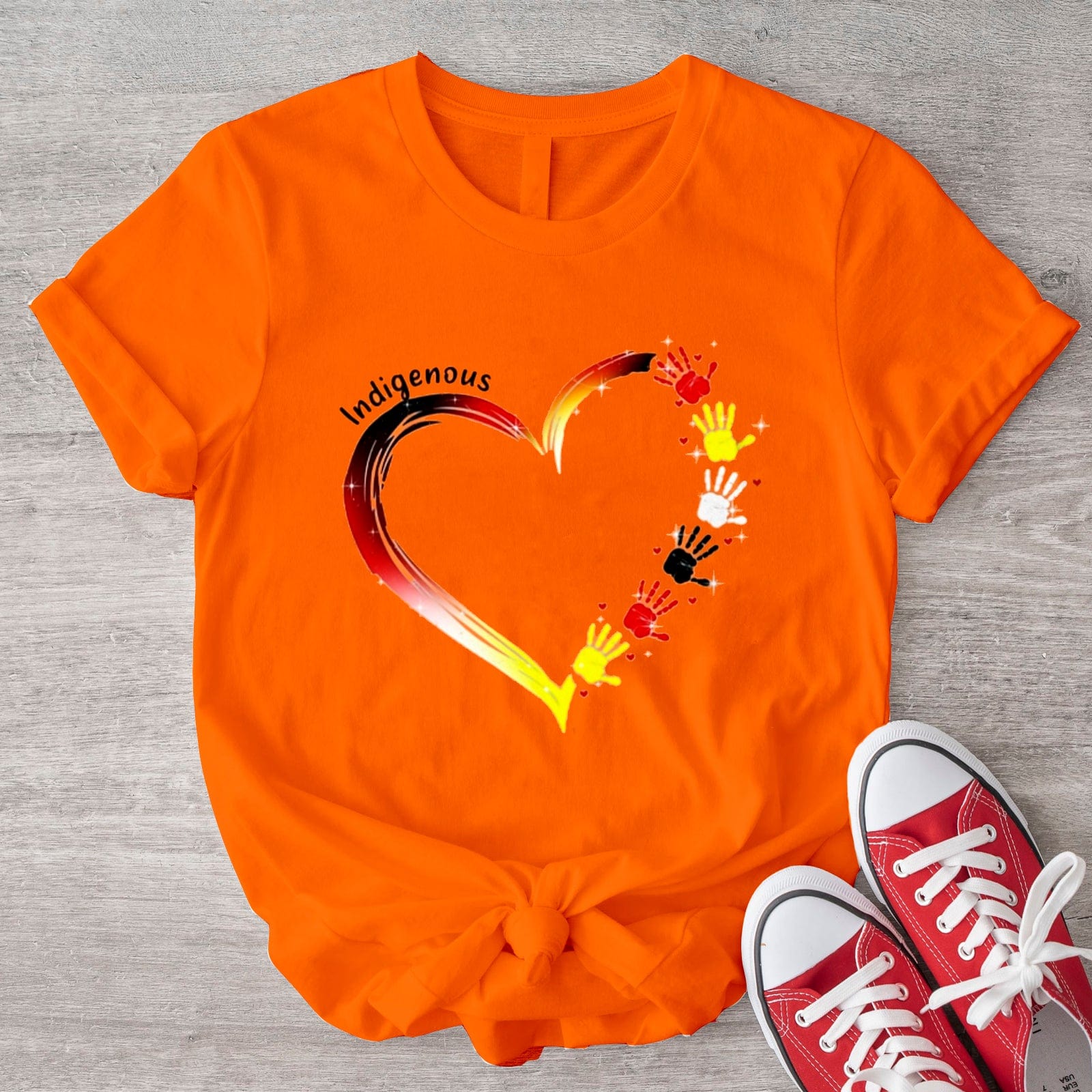 Camiseta indígena nativa americana con corazón nativo