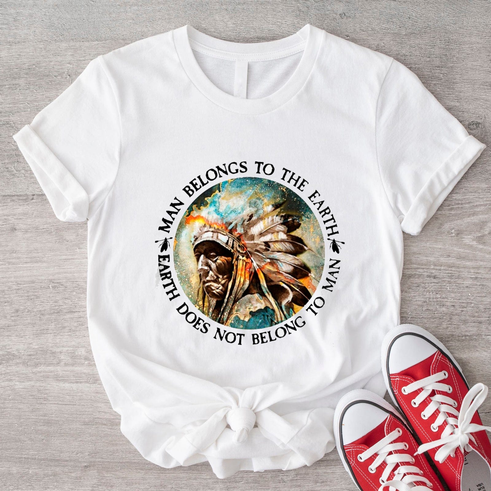 Camiseta de los nativos americanos "El hombre pertenece a la tierra"