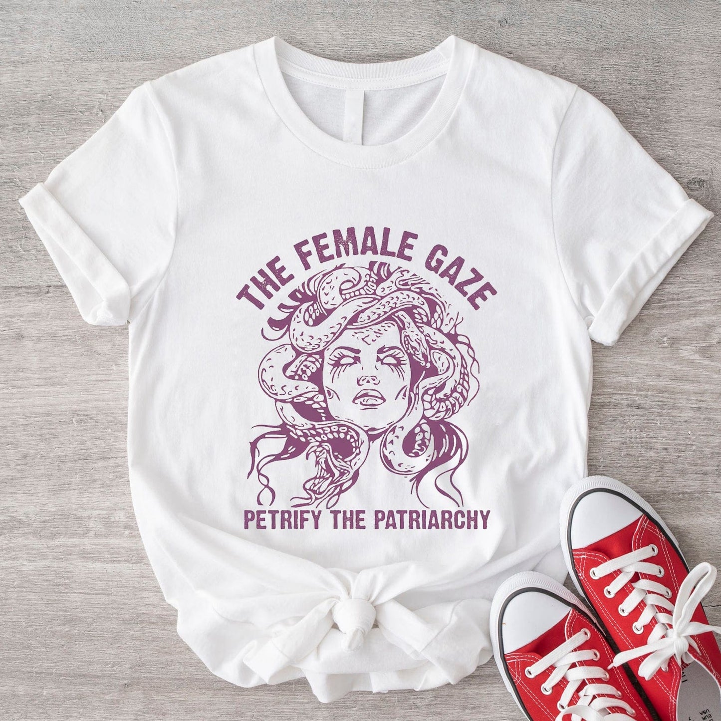 La camiseta feminista de la mirada femenina