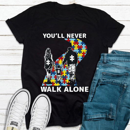 Camiseta de concienciación sobre el autismo para padres e hijos "Nunca caminarás solo"