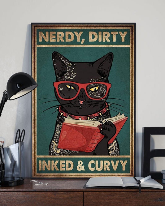 Póster, lienzo, gato negro nerd, sucio, tatuado y con curvas, leyendo un libro con tapa roja y gafas rojas
