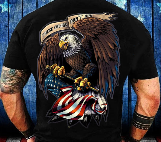 Camiseta de veterano estadounidense | Diseño de águila calva y bandera de EE. UU. | Camiseta These Colors Don't Run