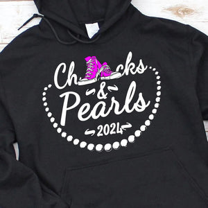 Camiseta Chicks And Pearls 2024 para amantes de los pollos