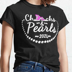 Camiseta Chicks And Pearls 2024 para amantes de los pollos