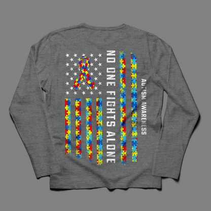 Camiseta de apoyo a la concienciación sobre el autismo, cinta con la bandera estadounidense que dice "Nadie lucha solo"