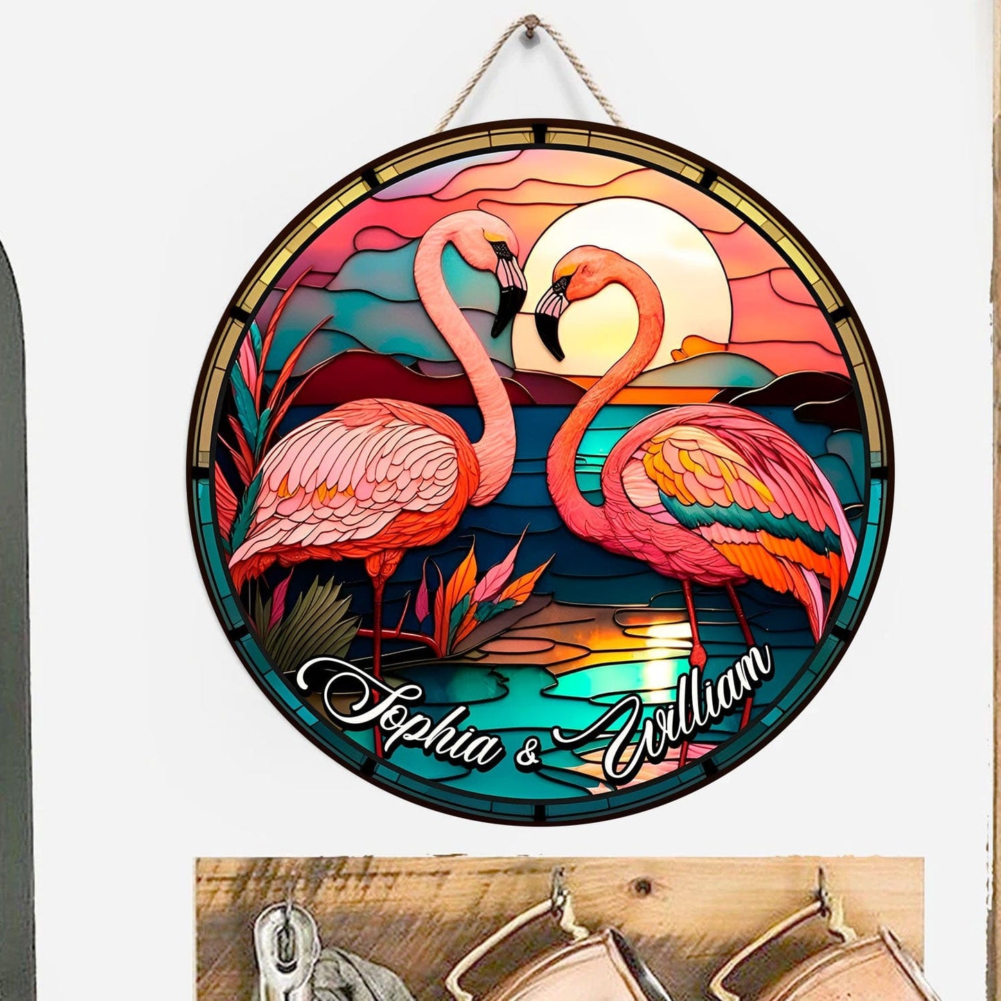 Letrero de madera redondo personalizado con flamencos: amor y flamencos: un reflejo de nosotros