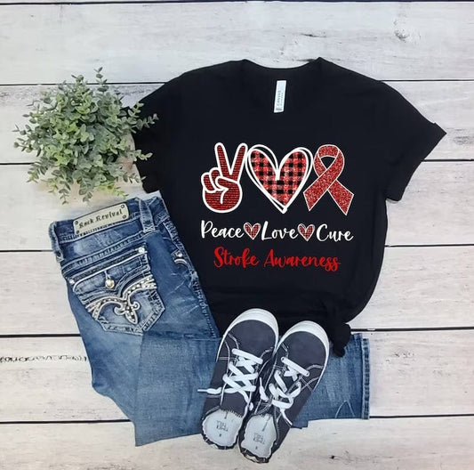 Camiseta de concienciación sobre los accidentes cerebrovasculares con el lema "Paz, amor y curación"