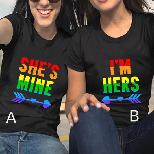 Camiseta de pareja lesbiana a juego con orgullo LGBTQ "Ella es mía, yo soy suya"