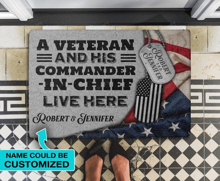 Felpudo personalizado con la frase "Un veterano y su comandante en jefe viven aquí"