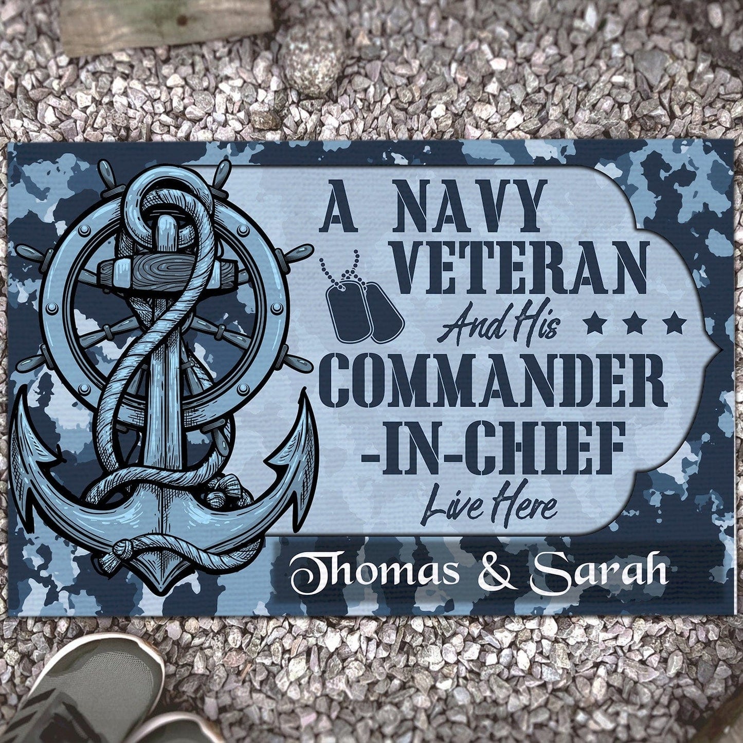 Felpudo personalizado con la imagen de un veterano de la Marina y su comandante en jefe que viven aquí