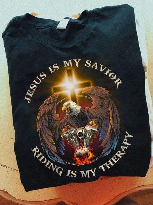 Camiseta con la cruz y el águila de Jesús en motocicleta. Conducir es mi terapia. Jesús es mi salvador.