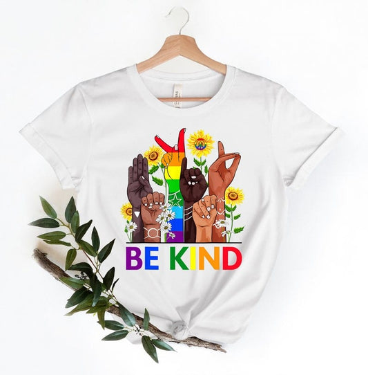 Camiseta LGBT del orgullo gay del arco iris en lenguaje de señas "Sé amable"