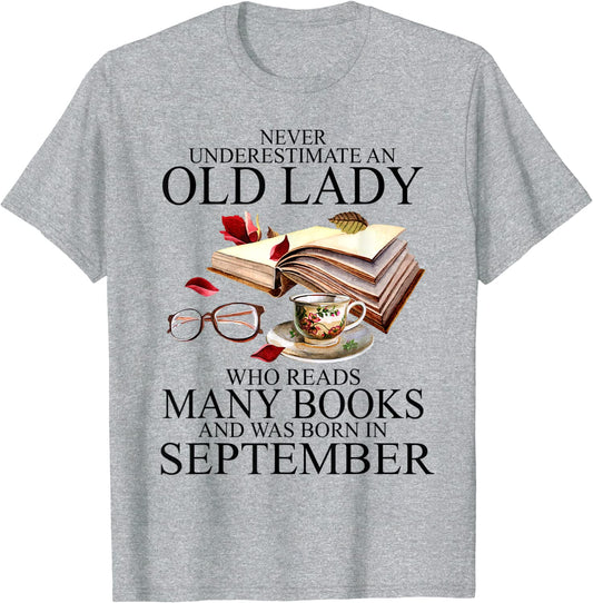 Camiseta personalizada Nunca subestimes a una anciana que lee muchos libros