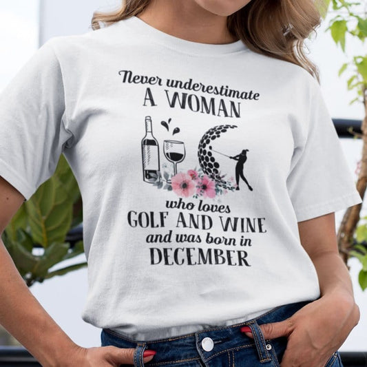 Camiseta personalizada Nunca subestimes a una mujer que ama el golf y el vino