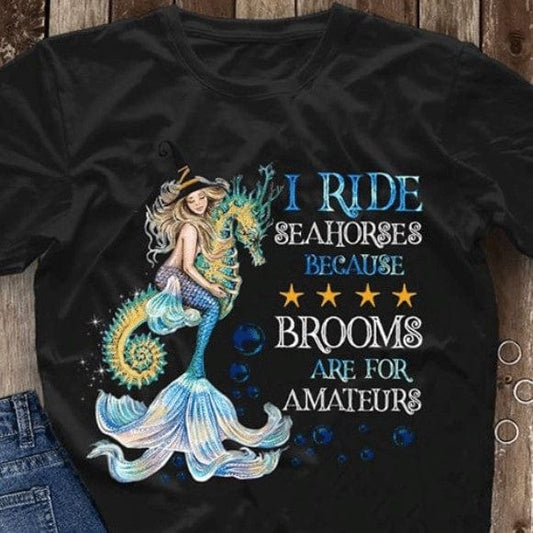 Camiseta Sirena, monto caballitos de mar porque las escobas son para aficionados