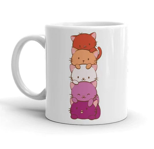 Taza linda LGBT con la bandera del orgullo lésbico y gatos kawaii
