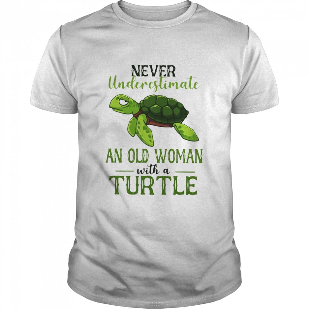 Nunca subestimes a una anciana con una camiseta de tortuga