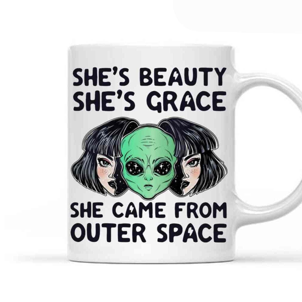 Ella es bella, ella es gracia, ella vino del espacio exterior, tazas de extraterrestres