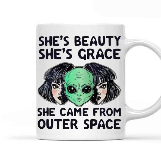 Ella es bella, ella es gracia, ella vino del espacio exterior, tazas de extraterrestres
