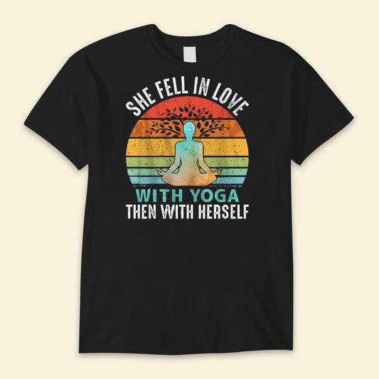 Ella se enamoró del yoga y luego de ella misma. Camisetas