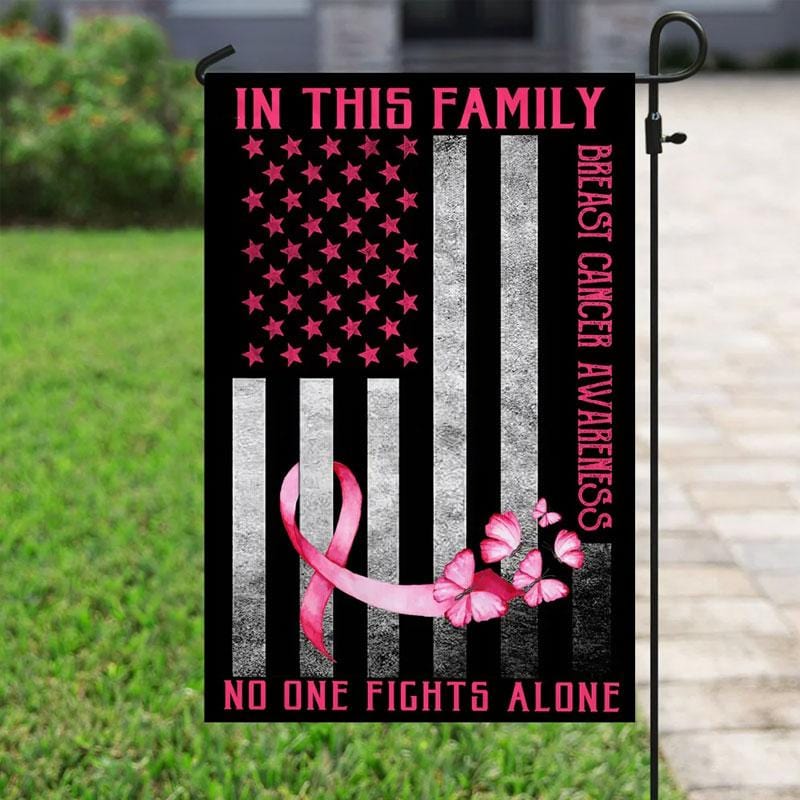 En esta familia nadie lucha solo, mariposa de lazo rosa, bandera estadounidense de concientización sobre el cáncer de mama, bandera para el hogar y el jardín