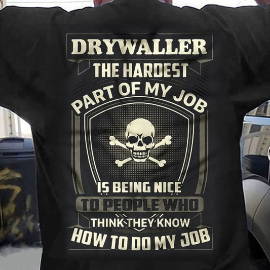La parte más difícil de mi trabajo es ser amable Camisetas de Drywaller con escudo de calavera