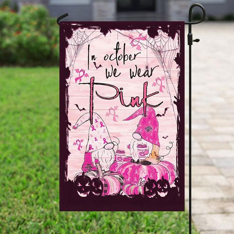 En octubre usamos rosa, gnomos de calabaza, bandera de concientización sobre el cáncer de mama, bandera para la casa y el jardín