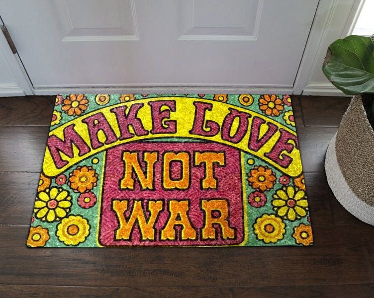 Felpudo hippie con el lema "Haz el amor y no la guerra"