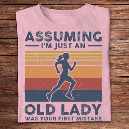 Suponer que soy solo una anciana fue tu primer error Camisetas vintage para correr