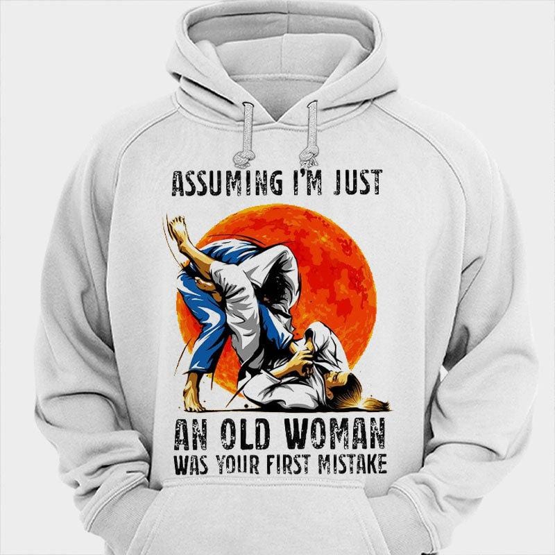 Suponer que soy solo una anciana fue tu primer error Camisetas de Jiu Jitsu