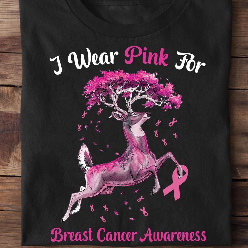 Camisetas con ciervos que llevan la frase "Me pongo rosa por el cáncer de mama"