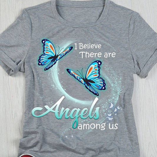 Creo que hay ángeles entre nosotros Camisetas de mariposas